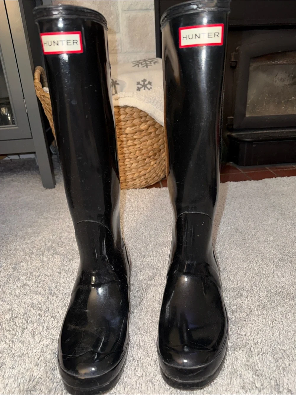 Hunter glossy tall black boots w/ cream sock insert. Collegiate waterproof cozy